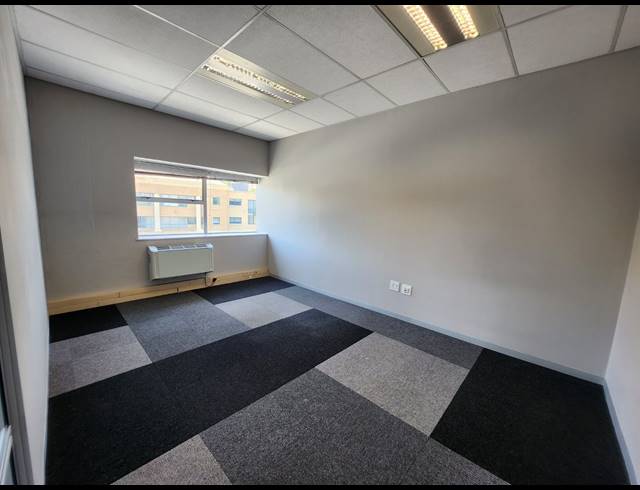 624M² OFFICE TO LET IN VORNA VALLEY